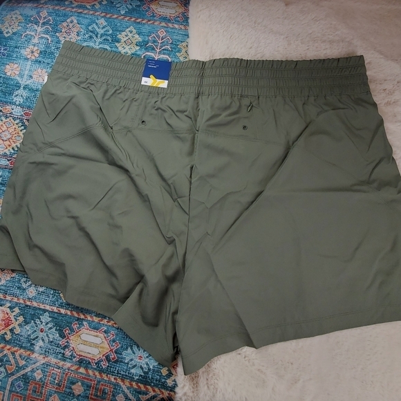 Old Navy High-Waisted StretchTech Shorts Women 4-inch inseam 4X BNWT - Picture 11 of 12